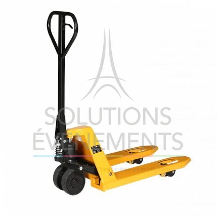 Rental of small pallet truck with short forks.